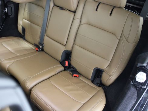 Used 2021 Jeep Wrangler Unlimited Sahara AWD/4WD image 19