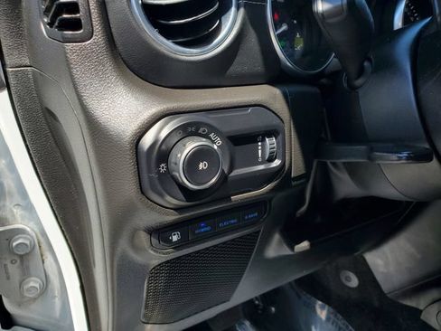 Used 2023 Jeep Wrangler Unlimited Sahara w/ Cold Weather Group AWD/4WD image 10