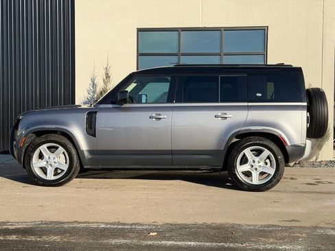 Used 2021 Land Rover Defender 110 SE image 2