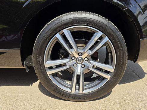 Used 2018 Volvo XC60 T5 Momentum w/ Convenience Package image 15