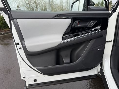 Used 2023 Subaru Solterra AWD image 12