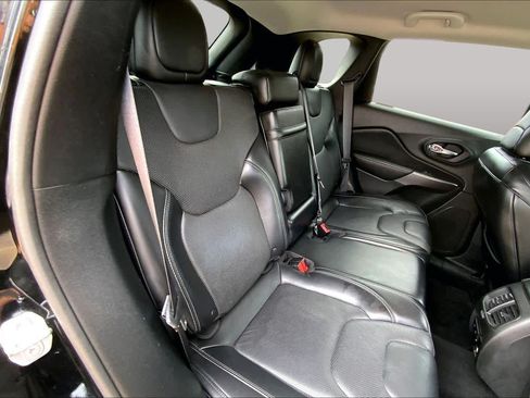 Used 2019 Jeep Cherokee Limited AWD/4WD image 19