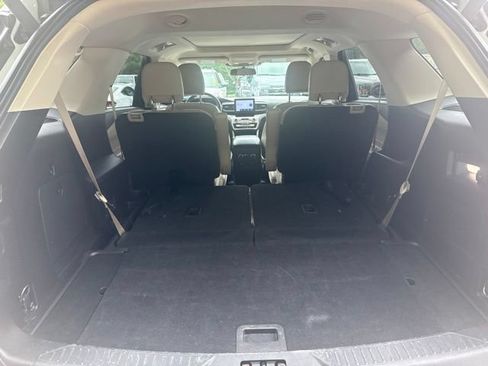Used 2021 Ford Explorer XLT w/ Equipment Group 202A AWD/4WD image 8