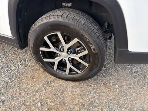 Used 2024 Jeep Grand Cherokee L Limited image 5