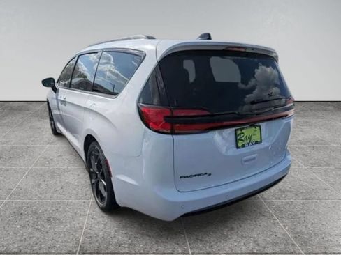 New 2026 Chrysler Pacifica Select w/ S Appearance Package FWD image 8