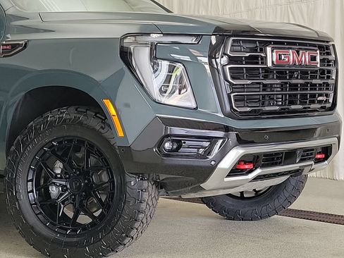 Used 2025 GMC Yukon AT4 Ultimate AWD/4WD image 6