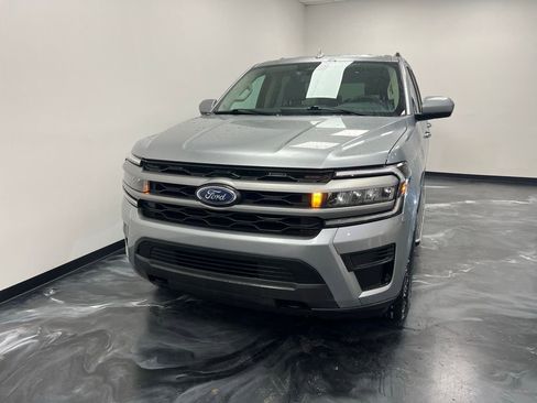 Used 2023 Ford Expedition Max XLT image 3