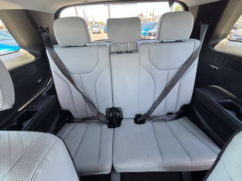 Used 2025 Hyundai Palisade SEL FWD image 32