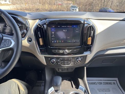 Used 2023 Chevrolet Traverse Premier image 34