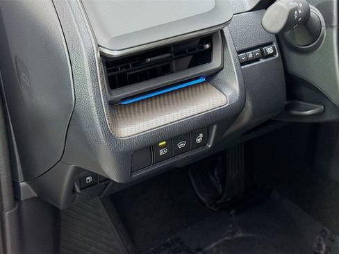 Used 2025 Toyota Prius XLE image 10