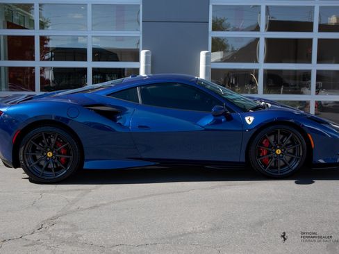 Used 2022 Ferrari F8 Tributo RWD image 8