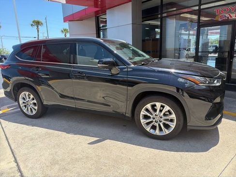 Used 2021 Toyota Highlander Limited FWD image 4