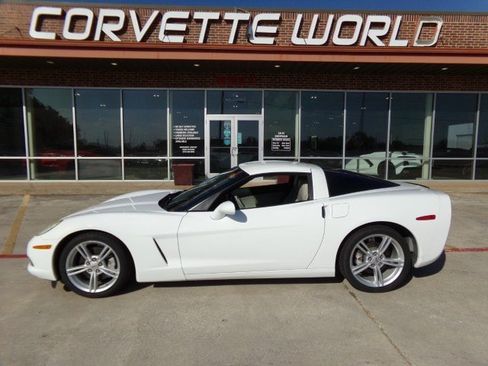 Used 2010 Chevrolet Corvette Coupe w/ Preferred Equipment Group RWD image 9