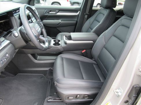 Used 2025 GMC Terrain Elevation w/ Elevation Premium Package image 15