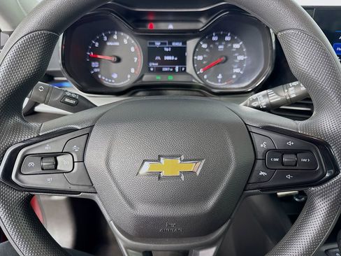 Used 2025 Chevrolet Trax LS image 16