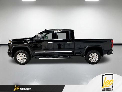 Used 2024 Chevrolet Silverado 2500 High Country w/ High Country Premium Package AWD/4WD image 11