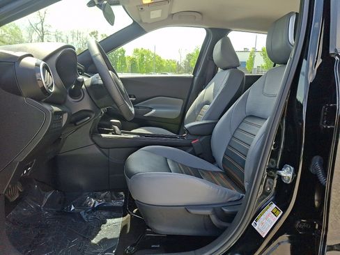 Used 2023 Nissan Kicks SR w/ SR Premium Package FWD image 13