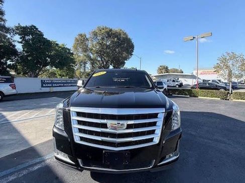 Used 2015 Cadillac Escalade Premium image 9