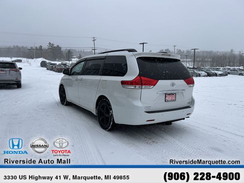 Used 2012 Toyota Sienna Limited w/ Premium Pkg image 6