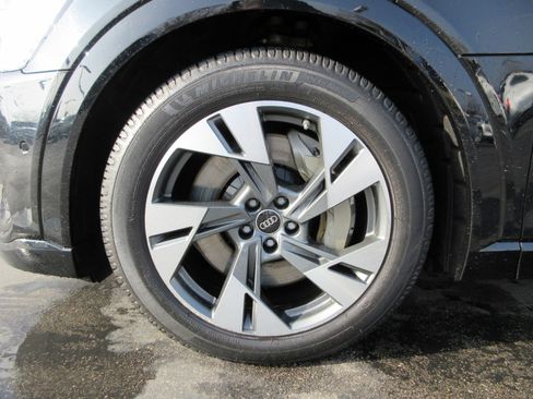 Used 2022 Audi e-tron Premium Plus image 20