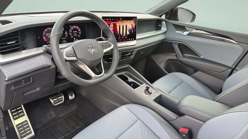 New 2026 Volkswagen Tiguan SE R-Line FWD image 30