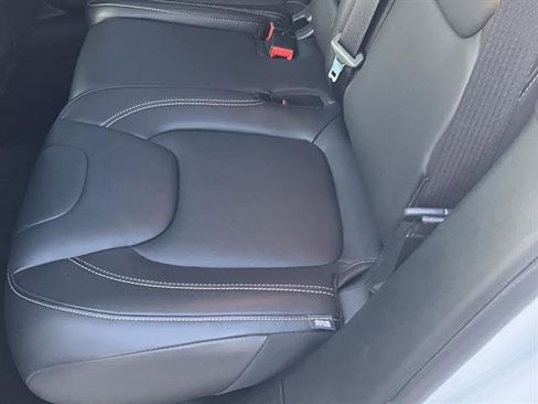 Used 2018 Jeep Cherokee Limited w/ Technology Group image 11