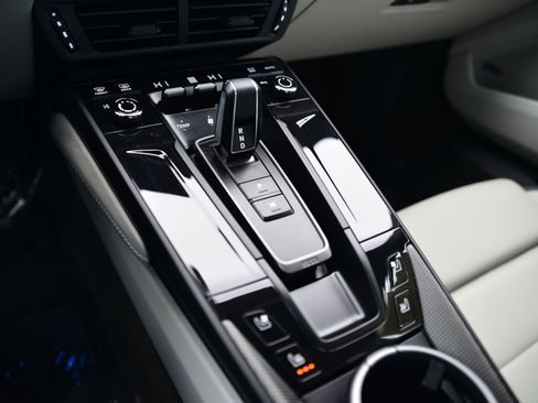 Certified 2025 Porsche 911 Carrera image 14