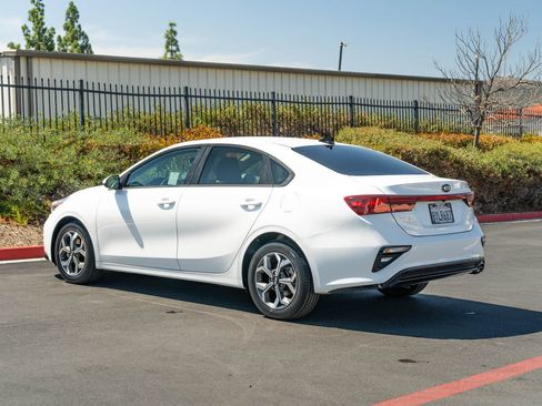 Used 2021 Kia Forte LXS FWD image 9