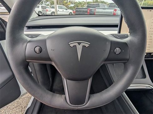 Used 2025 Tesla Model Y Long Range image 26