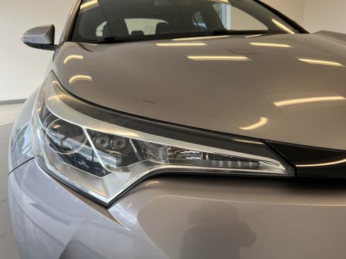 Used 2018 Toyota C-HR XLE image 38