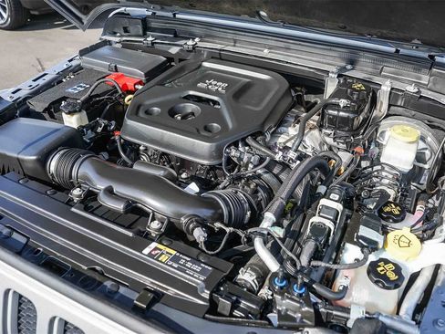 Used 2020 Jeep Wrangler Unlimited Sahara image 25