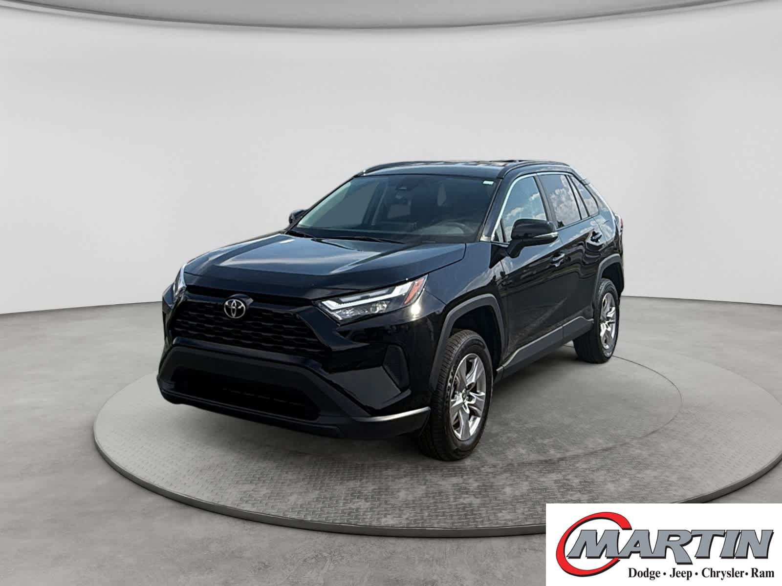 Used 2025 Toyota RAV4 XLE AWD/4WD image 1
