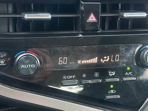 Used 2022 Toyota Camry SE FWD image 24