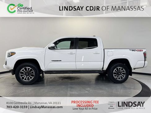 Used 2020 Toyota Tacoma TRD Sport w/ Technology Package AWD/4WD image 5