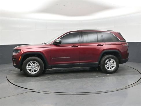 Used 2023 Jeep Grand Cherokee Laredo image 7