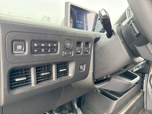 Used 2024 Chevrolet Brightdrop 400 w/ Commercial Equipment Package AWD/4WD image 23