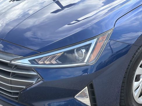 Used 2020 Hyundai Elantra SE FWD image 6