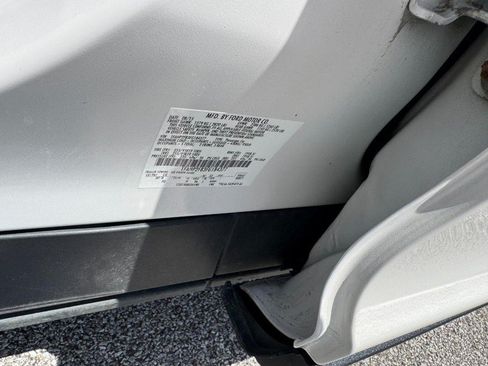 Used 2015 Ford Taurus Limited w/ Equipment Group 301A FWD image 28