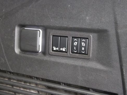 Used 2024 Chevrolet Tahoe Premier image 17