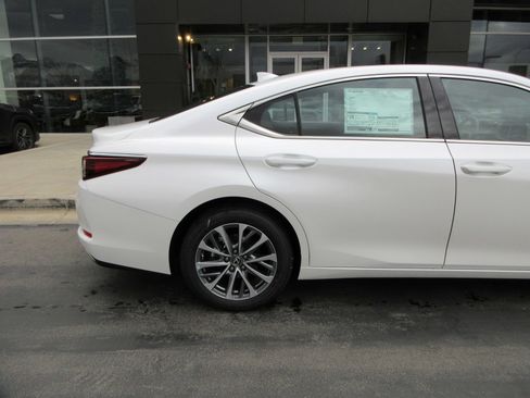 New 2025 Lexus ES 350 350 image 10