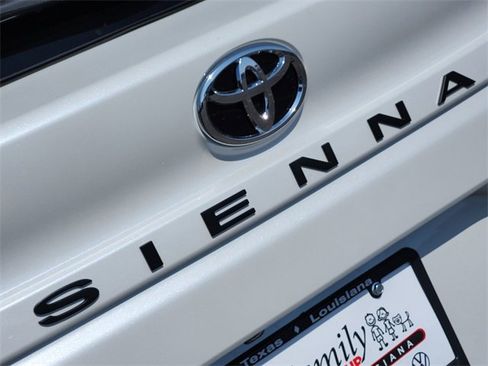 New 2026 Toyota Sienna XLE image 8