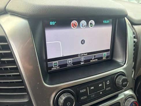 Used 2019 Chevrolet Suburban LT RWD image 10