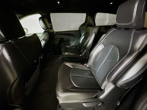 Used 2022 Chrysler Pacifica Touring-L w/ S Appearance Package FWD image 23