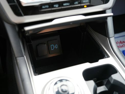 Used 2023 Ford Explorer XLT image 16