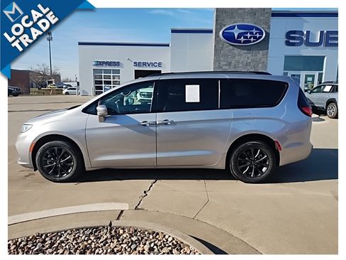 Used 2021 Chrysler Pacifica Limited w/ S Appearance Package image 11