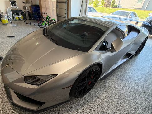 Used 2016 Lamborghini Huracan LP 610-4 AWD/4WD image 2