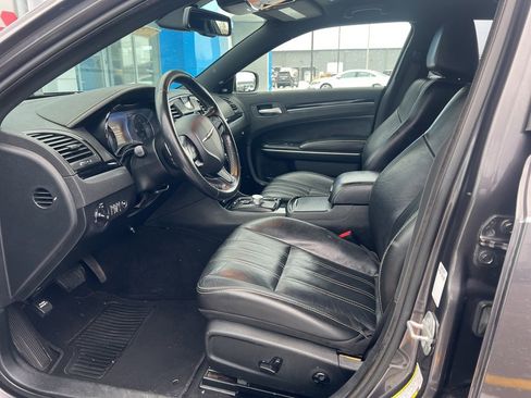 Used 2019 Chrysler 300 S image 7