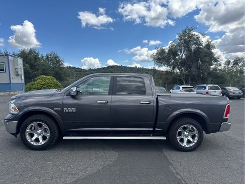 Used 2018 RAM 1500 Laramie w/ Convenience Group AWD/4WD image 8