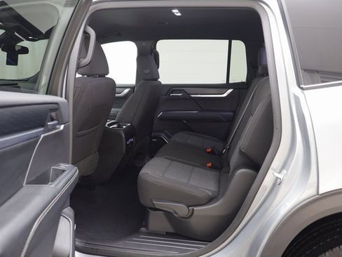 Used 2025 GMC Acadia Elevation image 15