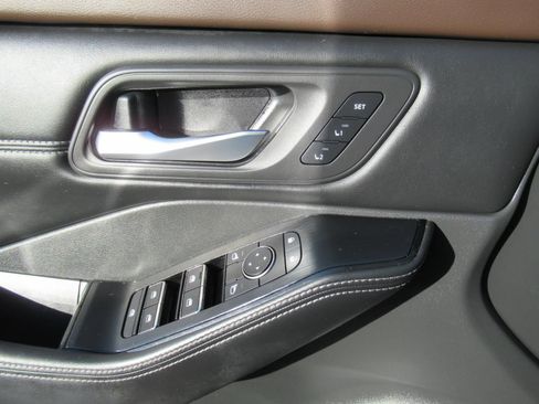 Used 2022 Nissan Rogue SL w/ SL Premium Package FWD image 22